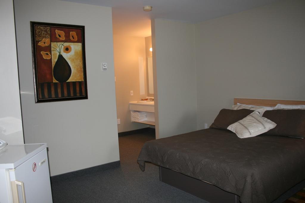 La Cuillere A Pot Hotel Saint-Donat-de-Montcalm Kamer foto