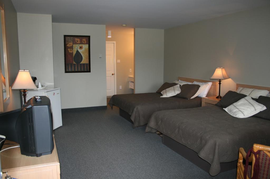 La Cuillere A Pot Hotel Saint-Donat-de-Montcalm Kamer foto