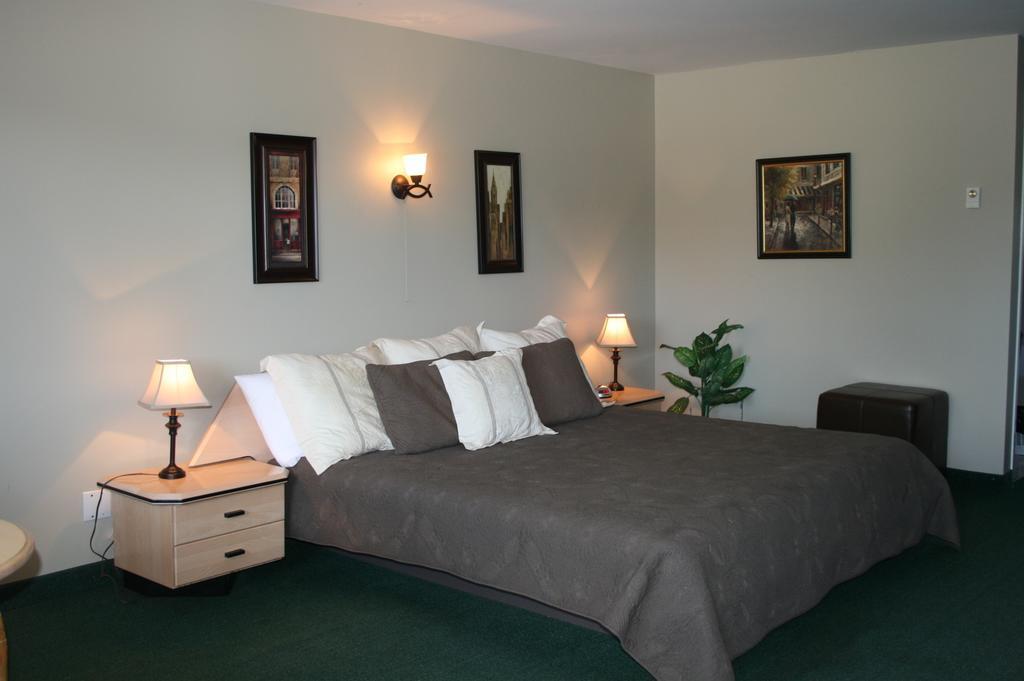 La Cuillere A Pot Hotel Saint-Donat-de-Montcalm Kamer foto